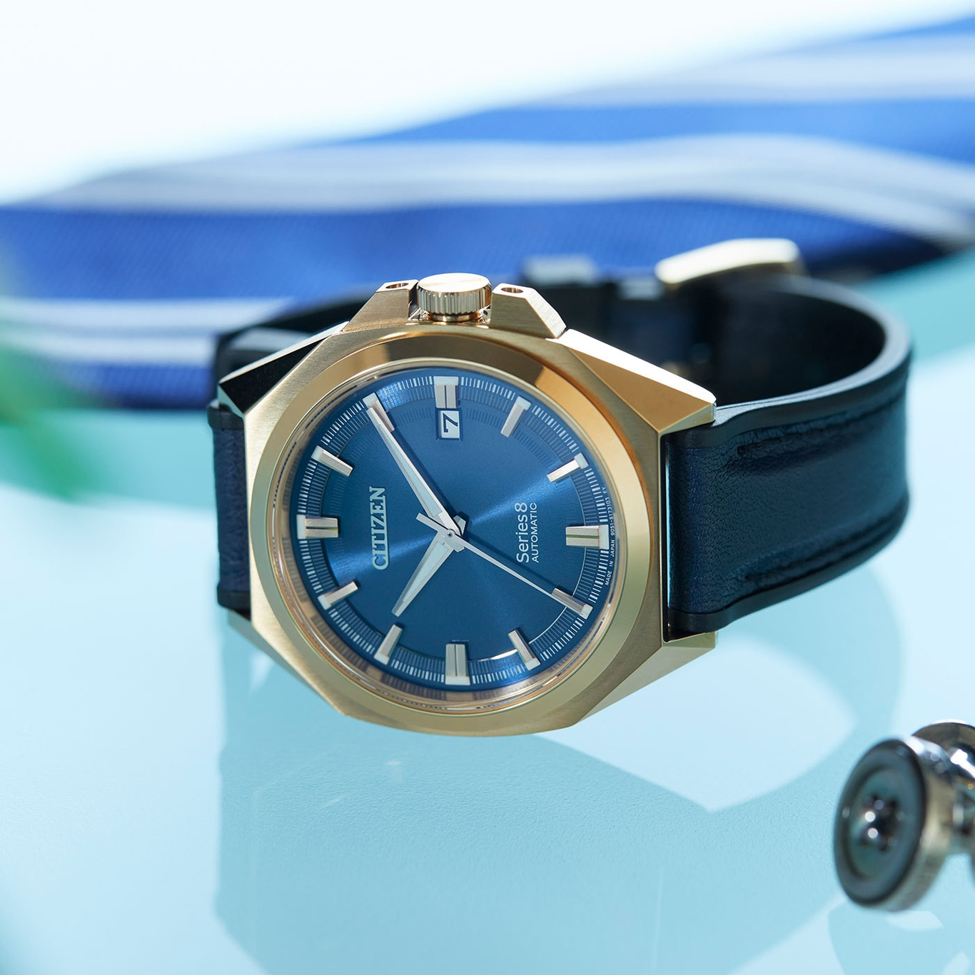 Citizen Series 8 Automatikuhr mit blauem Zifferblatt und Lederarmband