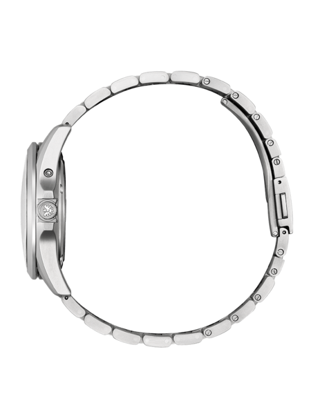 Seitenansicht einer silbernen Armbanduhr mit Metallband auf schwarzem Hintergrund.