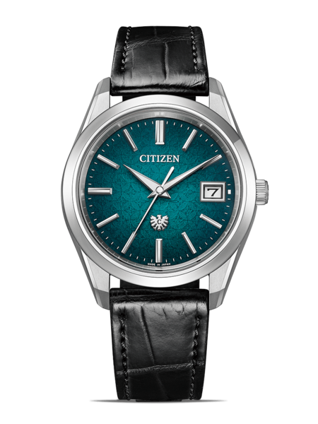 Citizen-Uhr mit tealfarbenem Zifferblatt und schwarzem Lederarmband.