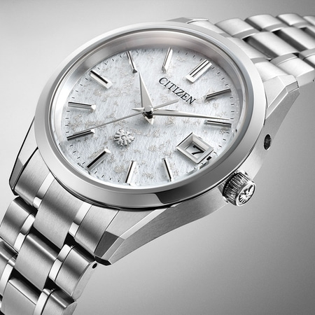 Citizen-Uhr mit silbernem Armband und weißem Zifferblatt mit Datumsanzeige