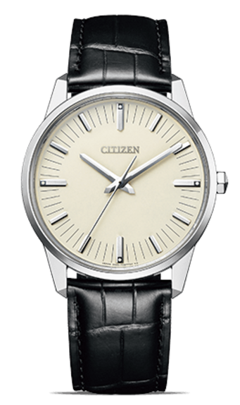 Citizen-Uhr mit cremefarbenem Zifferblatt und schwarzem Lederarmband.